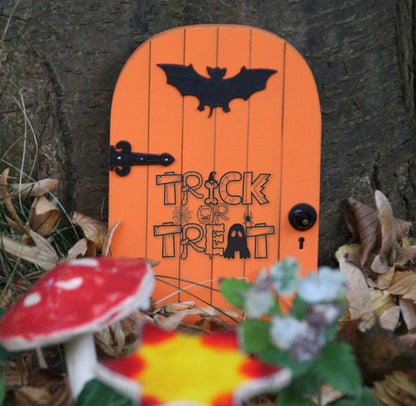 Trick or Treat Halloween Metal Sign,Halloween Gift,Halloween Door Decor,Halloween Spooky Decor,Spider Web Sign wall art,Scary Door Hanger