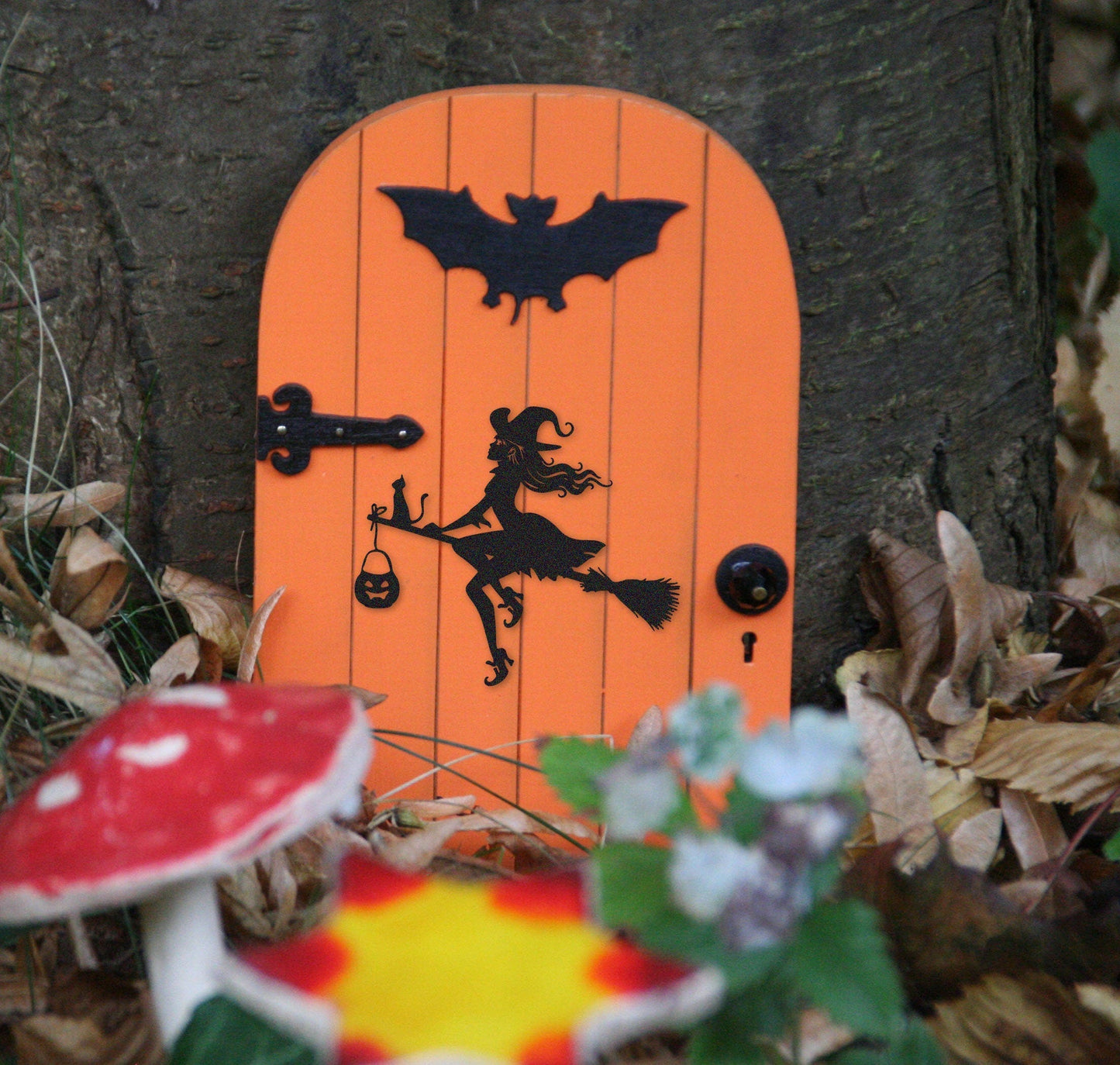 Witch Flying on a Broomstick Metal Sign,Halloween Gift,Halloween Door Decor,Witch Halloween Decor,Witch on a broom wall art,Door Hanger